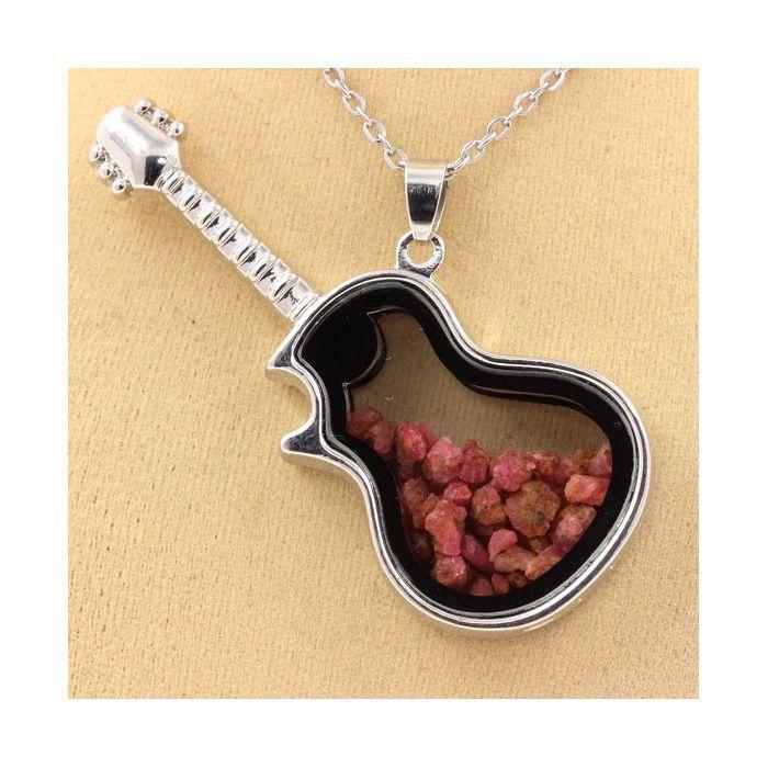 Pierres et Minéraux. Collier Spinelle brut. Modèle guitare.