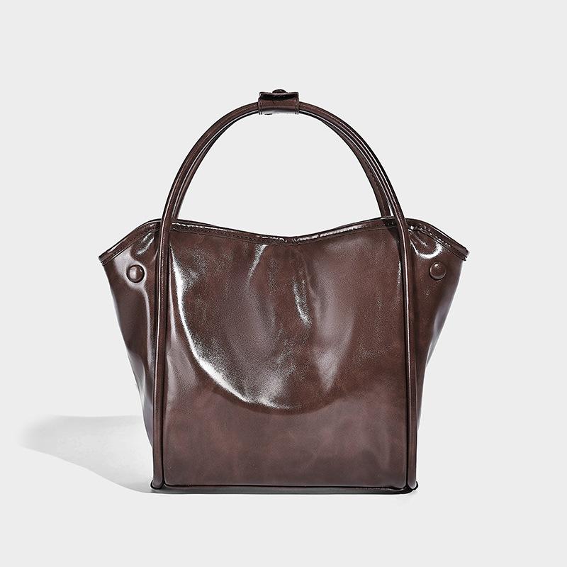 Unique design, high-end feel, single-shoulder underarm bag, large capacity, simple commuter tote bag, vintage texture handbag for women