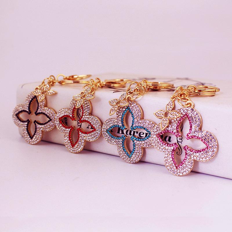 Exquisite Four-Leaf Clover Alloy Keychain Charm - Perfect Gift for Girlfriend, Bag Accent, or Keyring Accessory.