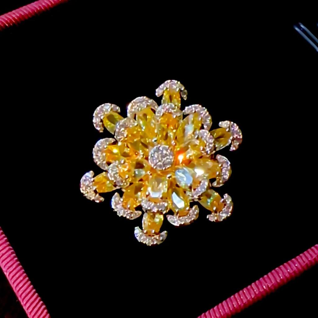 Fashion Classic Geometric Pin Flower Brooch Emerald Bow Water Drop Micro-inlay Zircon Corsage Female Personality Accessories