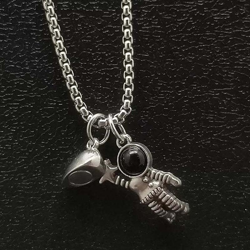 1Pair Spaceman Magnetic Pendant Necklace Astronaut Star Necklace Couple Necklace