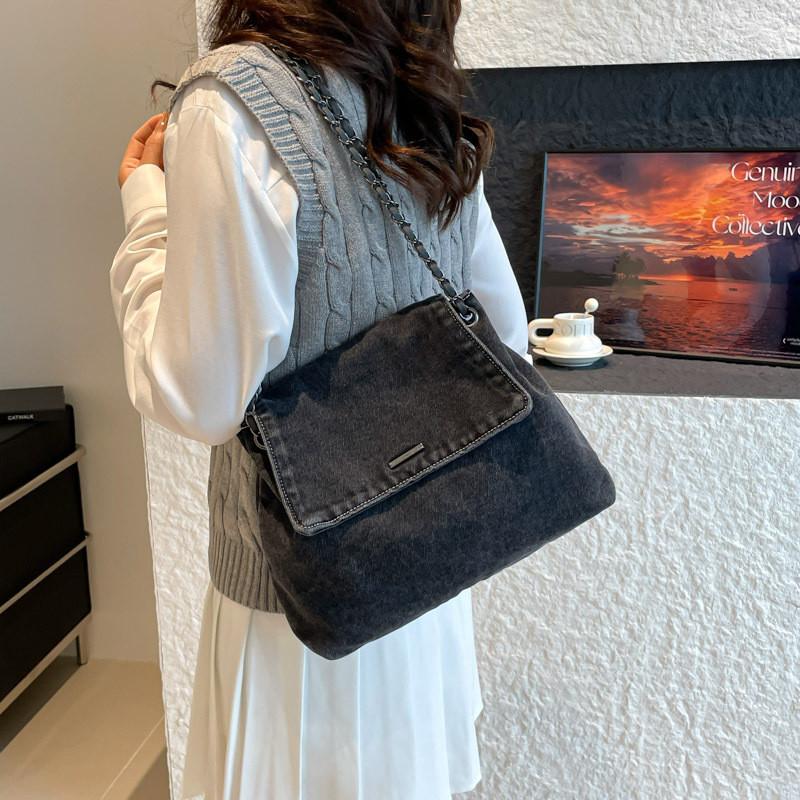 Korean Style Large Capacity Water Bucket Bag With Stitching Details For Daily Use