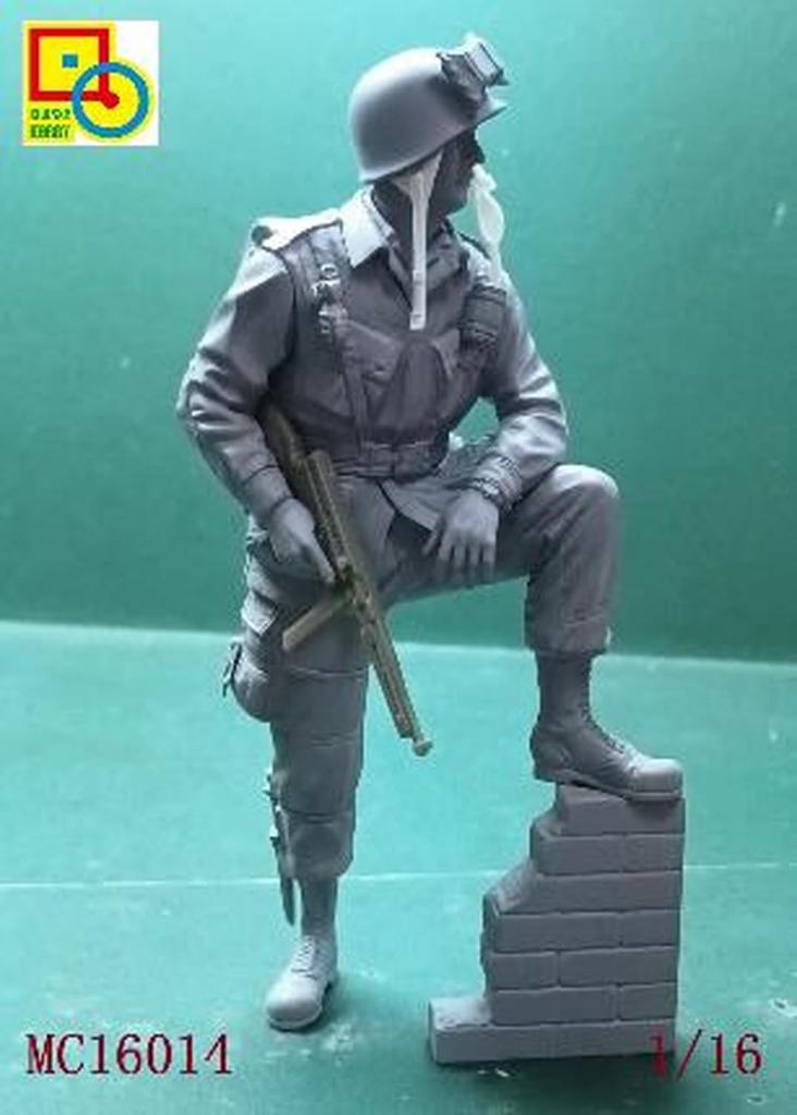 Classy Hobby American Airborne Soldier Plastic Model CLHMC16014 1/16
