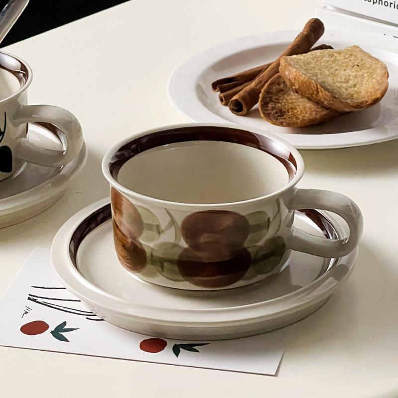 Винтажный расписанный вручную цветочный керамический набор кофейной чашки и блюдца с шасси финская средневековая чашка для латте высокой ценности