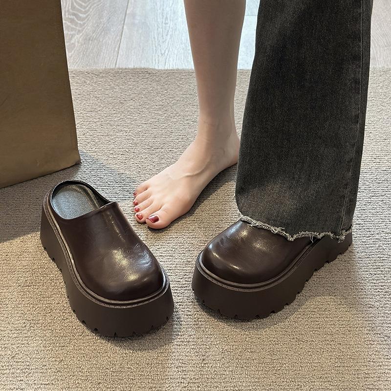 Кожаные тапочки-маффины на толстой подошве для верхней женской одежды весной 2025 года, новые универсальные полутапочки для мужчин небольшого размера с увеличенным носком