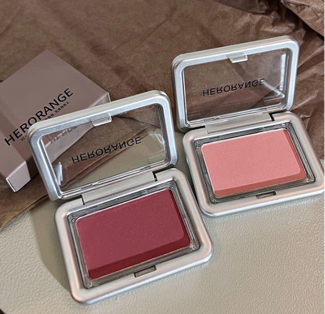 Blush 2023 New Arrival Best Selling Red Female Expansion Contractive Color Highlight Repair Three-in-One Milk Apricot Eye Shadow Plate