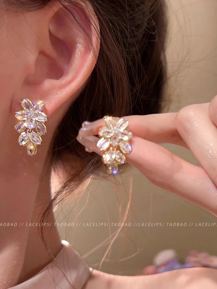 Элегантные серьги-кисточки с цирконами, жемчугом и цветочными пуссетами - Универсальные и стильные украшения для ушей для женщин