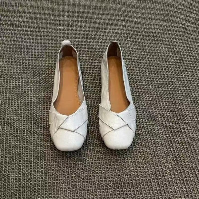 Модная обувь Однотонные слипоны на плоской подошве для женщин 2025 Новые темпераментные ретро универсальные удобные туфли-лодочки