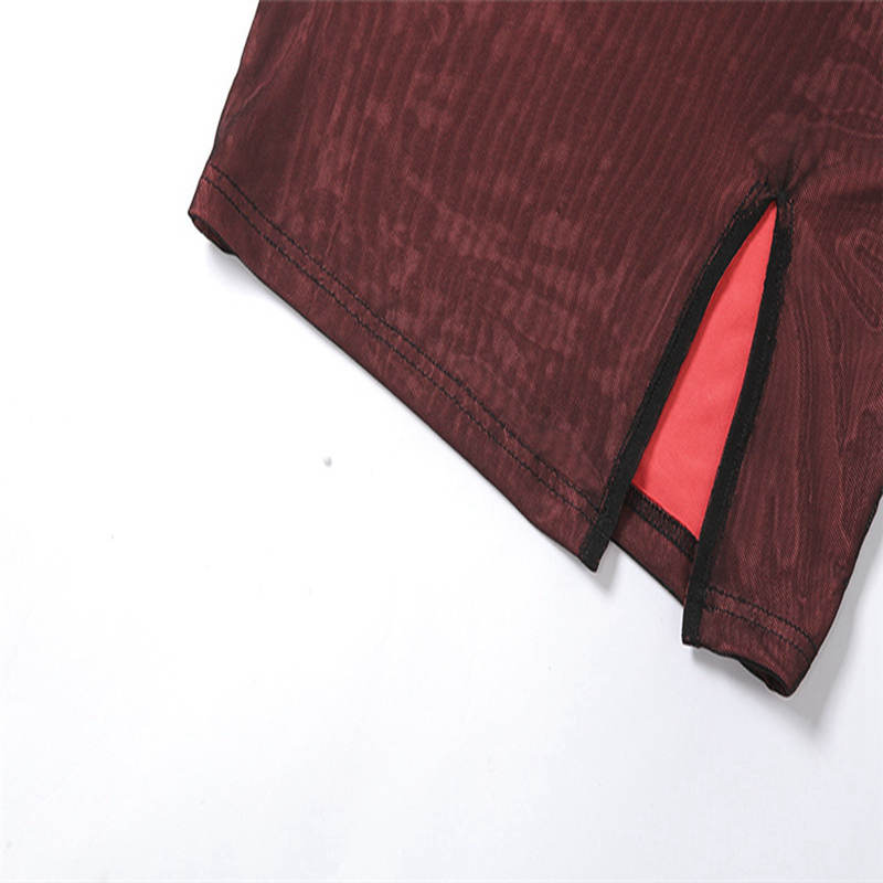 Летнее короткое женское облегающее мини-платье на бретельках с разрезом на шее и бедрами