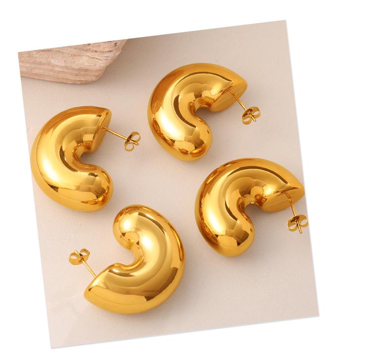 Стильные геометрические металлические серьги-полукольца