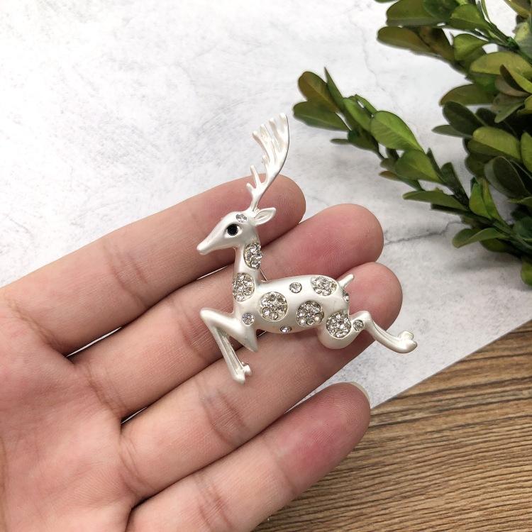 Forest Retro Fairy Tale Versatile Brooch Bee Pearl Temperament Brooch Pin Coat with Accessories