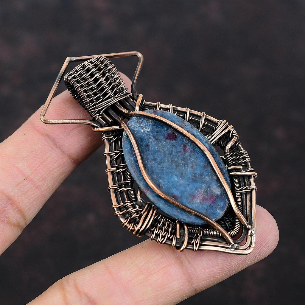 Подвеска из рубина в синем кианите, подвеска из медной проволоки, ювелирное изделие ручной работы, подвеска из драгоценного камня, медное ювелирное изделие, подарок для него, уникальный дизайнерский кулон