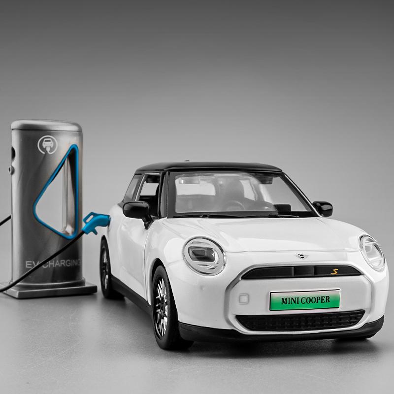 1:28 BMW Mini Cooper Electric 2024 Alloy Model Car Toy Diecasts Metal Casting Sound and Light Car Toys For Children Vehicle