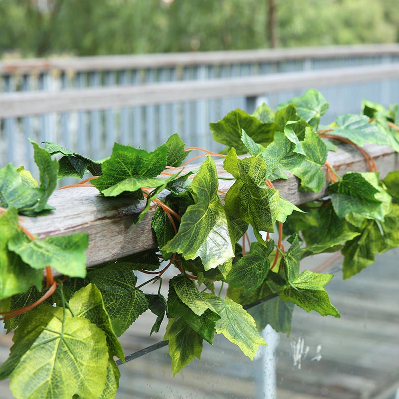 Зеленая искусственная виноградная лоза для декора стен в помещении и на балконе