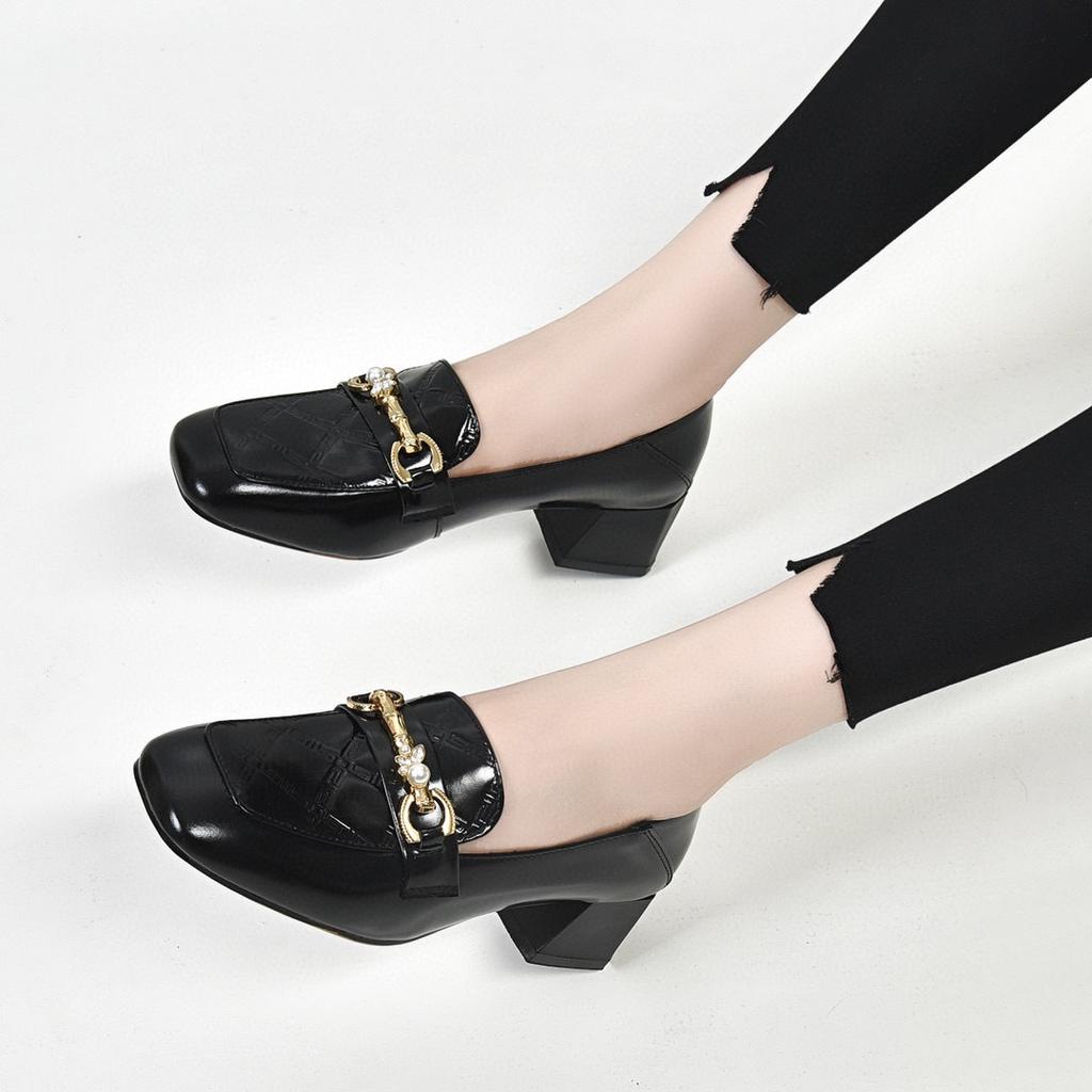 Loafers Women's 2025 Spring and Autumn New British Style Square Head Metal Buckle Pearl Cow Patent Leather Single Shoes Comfortable Small Leather Sho