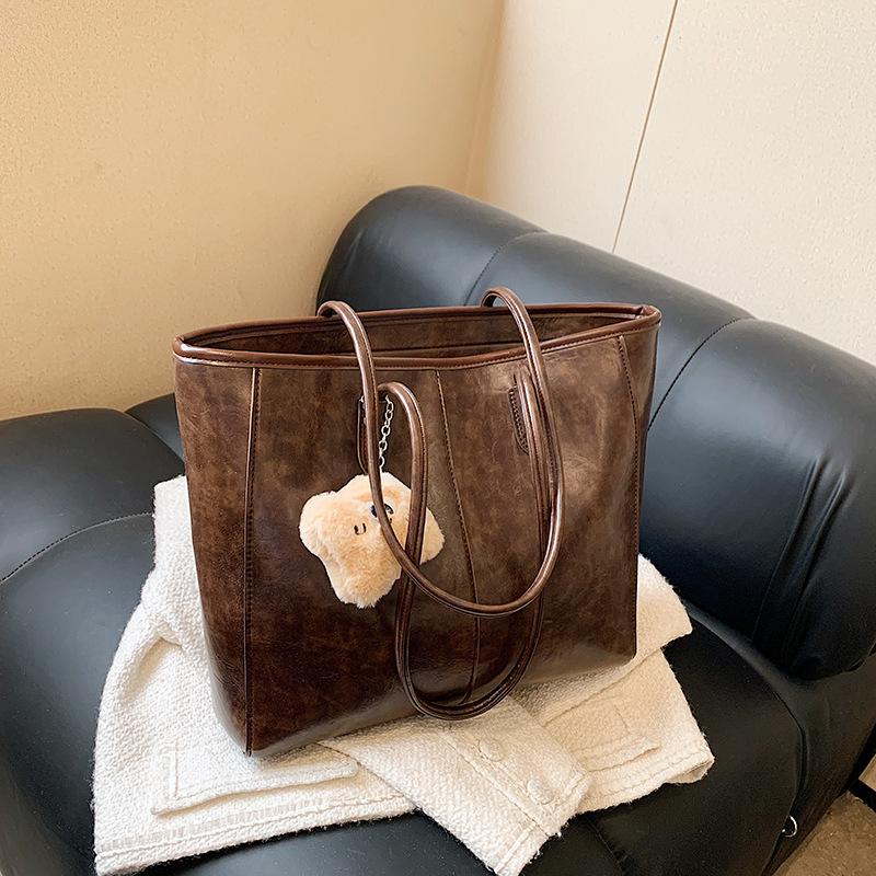 Ретро сумка большой вместимости женская 2025 новая корейская универсальная простая сумка-тоут для поездок на работу, на плечо, под мышку