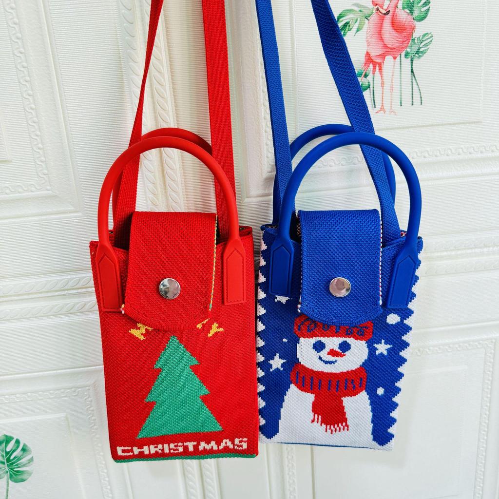 Праздничная вязаная мини-сумка-мессенджер с изображением удачи и монет