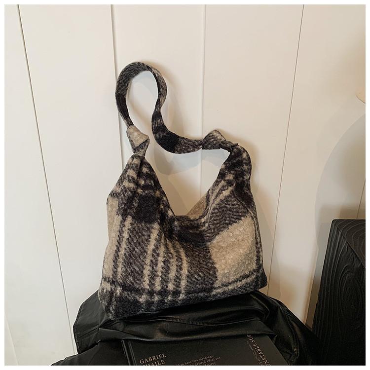 Ielgy Woolen Bag Large Capacity Autumn Winter Casual Leopard Print One Shoulder All-Match Class Commuter Tote Bag