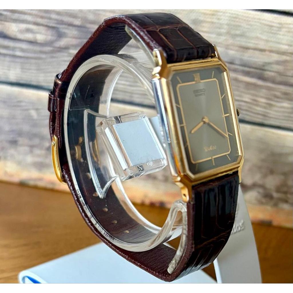 SEIKO Dolce Кварцевые Квадратные Золотой x Серебряный