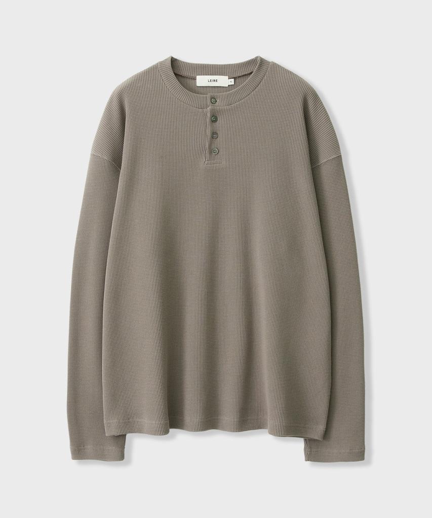 LEIRE Waffle Henley Neck Long Sleeve T-Shirt [Mocha Beige]
