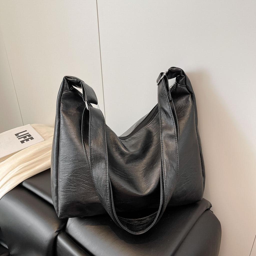 Retro Crossbody Bag Women's New Sense Underarm Shoulder Bag Versatile Commuter Large Capacity Tote Bag