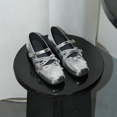 Модные женские балетки Летние новые туфли с квадратным носком и мелким вырезом, с бантом-бабочкой, заклепками и металлической пряжкой, на мягкой подошве, с низким верхом