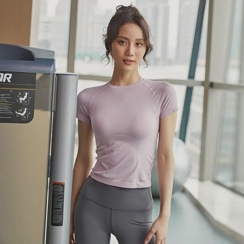 Women's Quick-Dry Short-Sleeve Fitness Top: Slim Fit T-Shirt for Running, Training, and Yoga