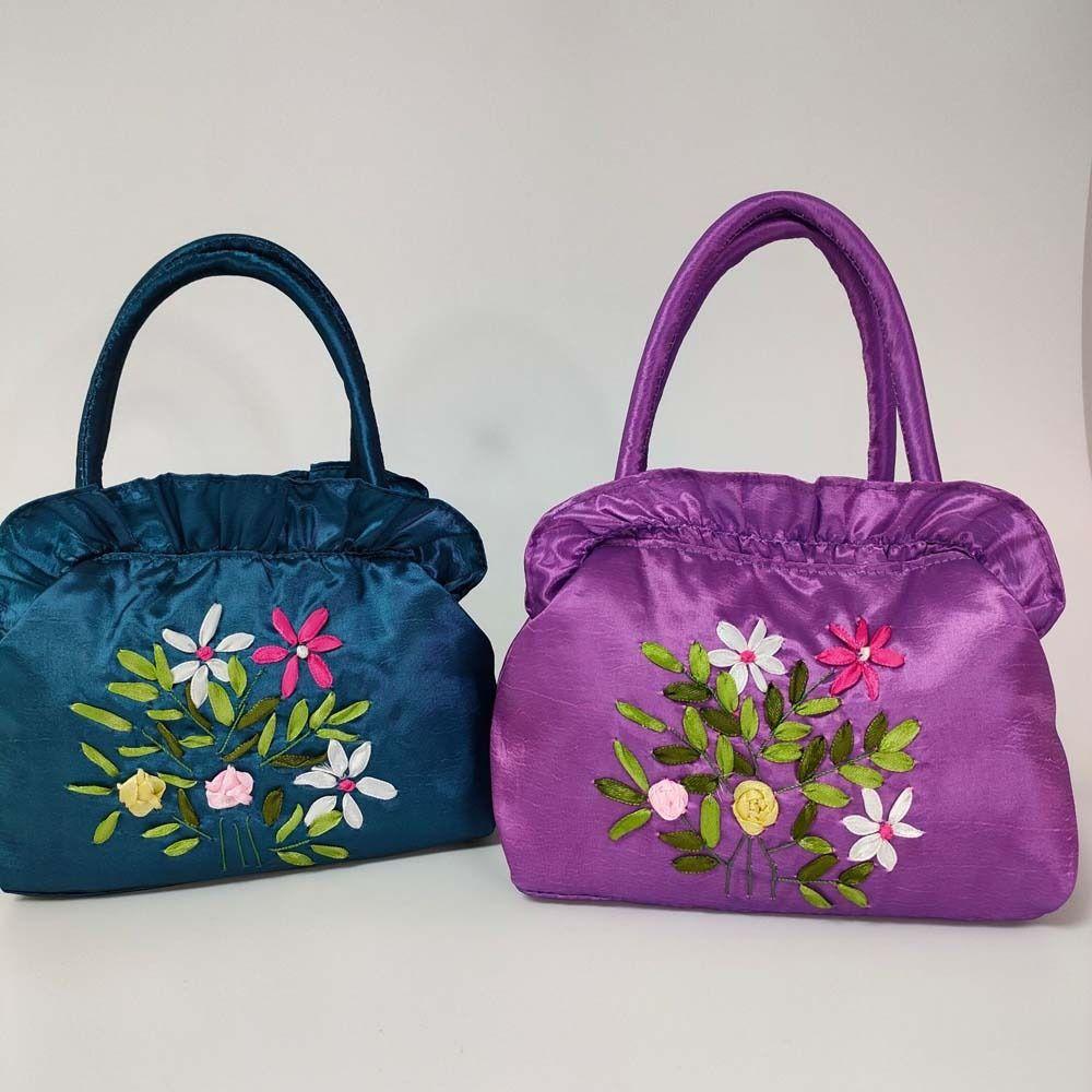 Сумка-тоут из атласного шелка с вышивкой цветов, с оборками, в этническом стиле, на молнии, с цветком, на запястье, для путешествий