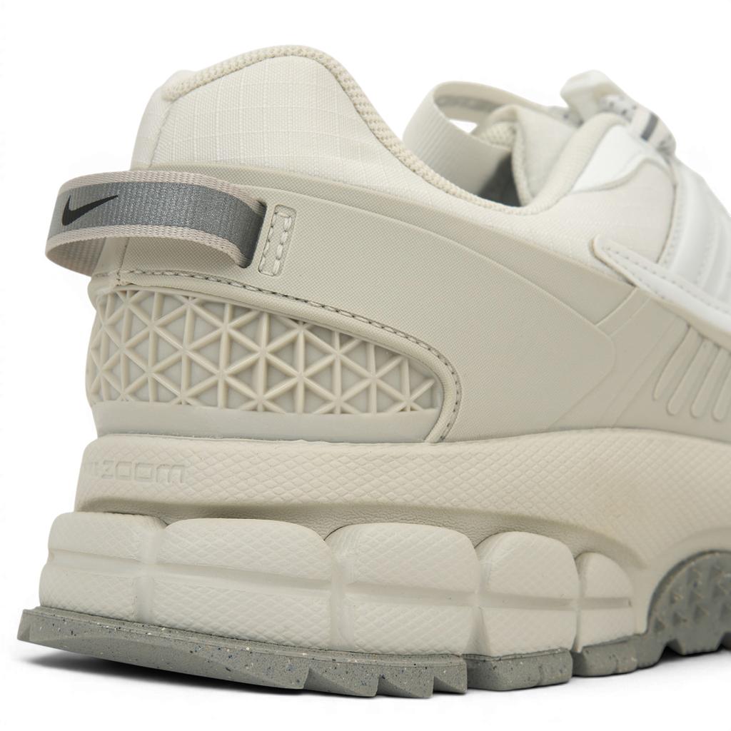 Nike Кроссовки Zoom Vomero Roam Summit White Unisex Light-Bone Light-Iron-Ore HV5951-100