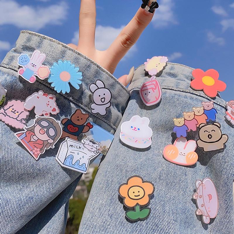 10/20/30/40/50Pcs Acrylic Animal Cartoon Badges Pins Diversity Random Badges Personalized Trendy Pins For Backpacks Clothes Bag