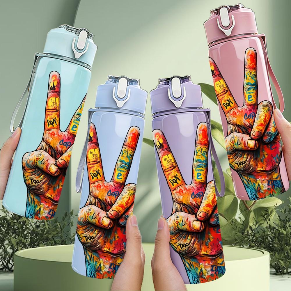 1PC Peace Hand Gesture 750ml Color Plastic Sports Water Bottle Leakproof Flip Straw Lid Suitable for Sports Office Home Use