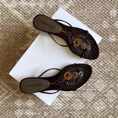 Летние Новые Женские Шлепанцы Жемчужная Вышивка Каблуки-Шпильки Вьетнамки Ношение Низких Каблуков Винтажные Вышитые Женские Сандалии