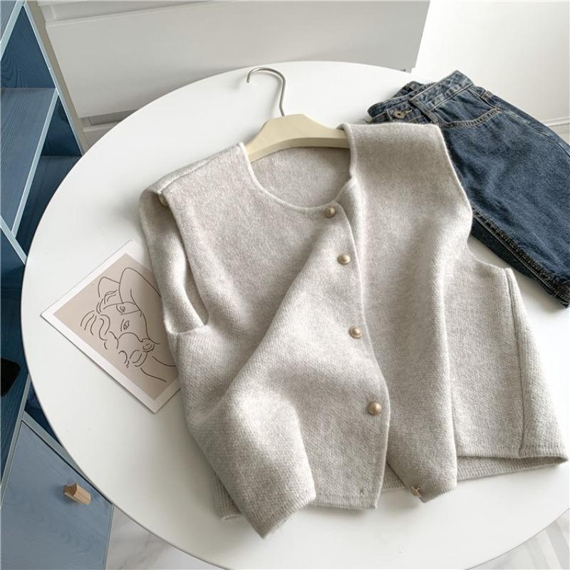 Autumn and Winter Fashion Suit Women's Semi-turtleneck Stacked Knitted Sweater with Small Gold Buckle Cardigan Vest Jacket Vest