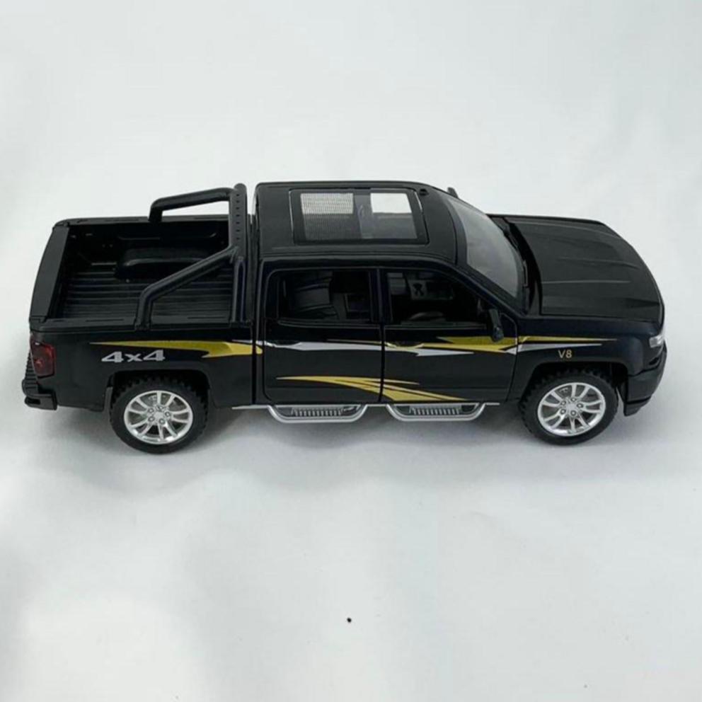 1:32 Chevrolet Silverado SUV Diecast Model Toy Car