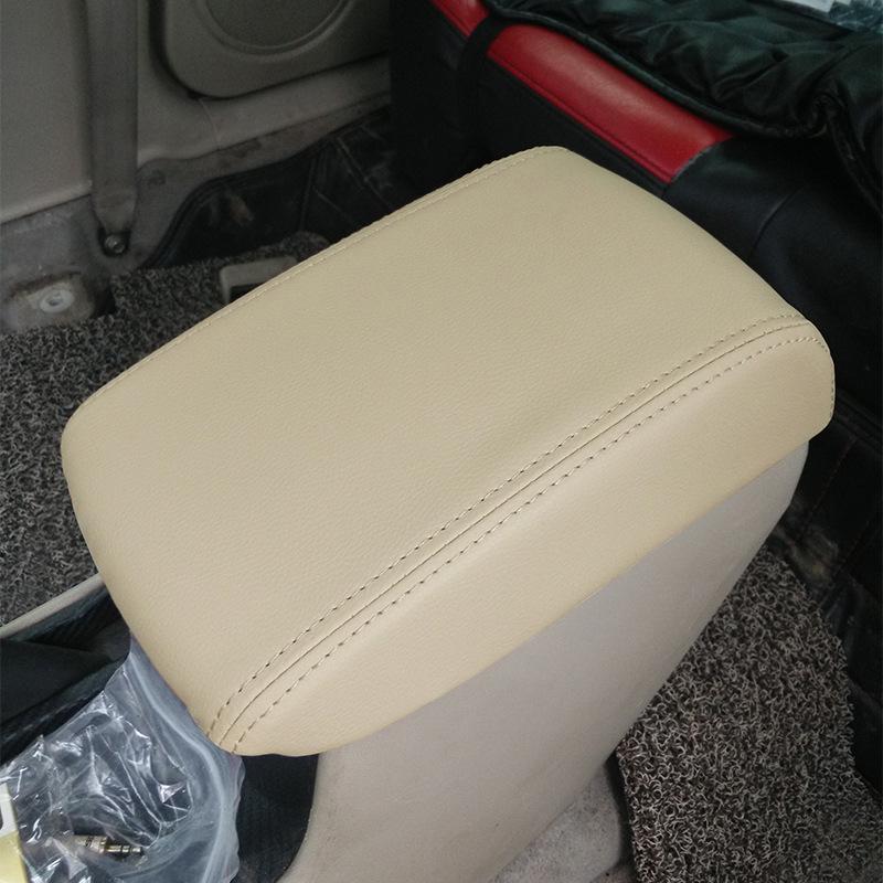 Накладка на подлокотник Mazda 3 (06-12) - Защитный аксессуар для салона