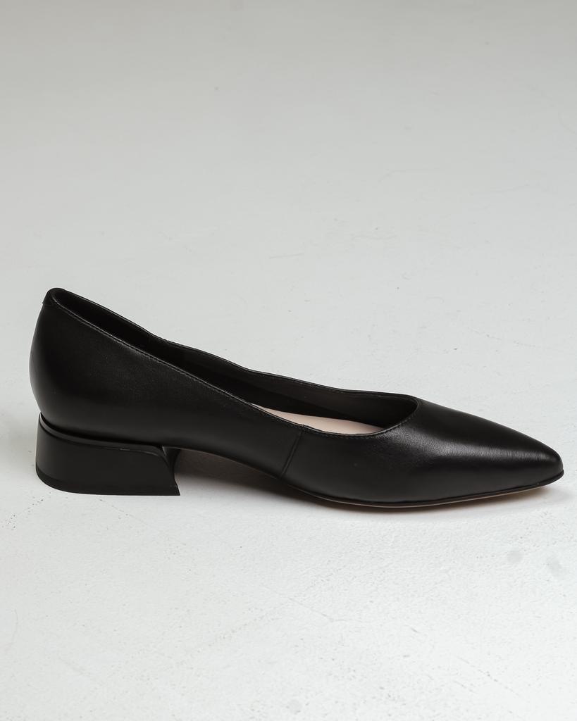 Туфли с заостренным носом Berkonty 31670217 35 черные кожа