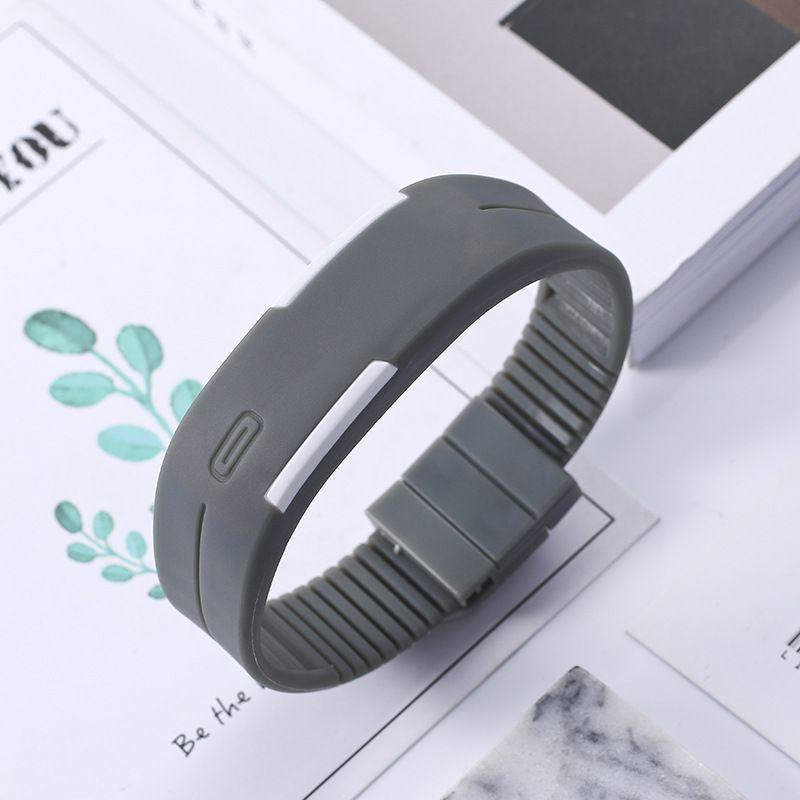 Стильные детские цифровые светодиодные силиконовые часы с регулируемым ремешком и прямоугольным циферблатом