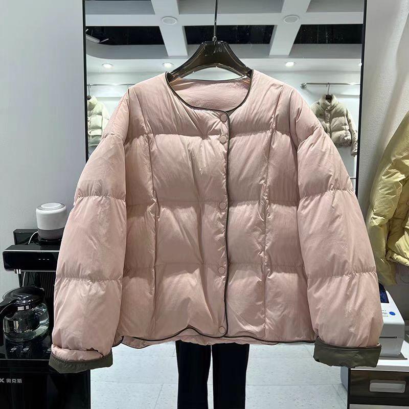 2024 осень и зима новый свободный однобортный пуховик с круглым вырезом в тон цвета небольшой простой короткий женский пуховик