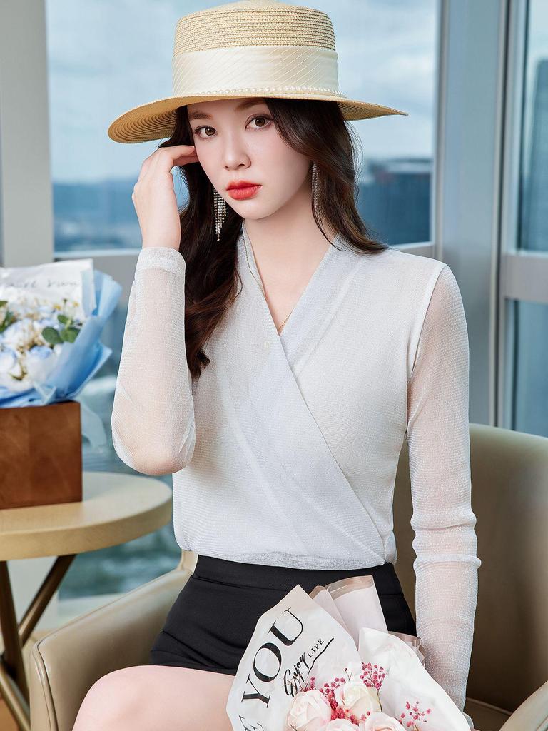 Блузка с V-образным вырезом из люрексовой сетки с длинными рукавами - Женская приталенная модель для весны/осени