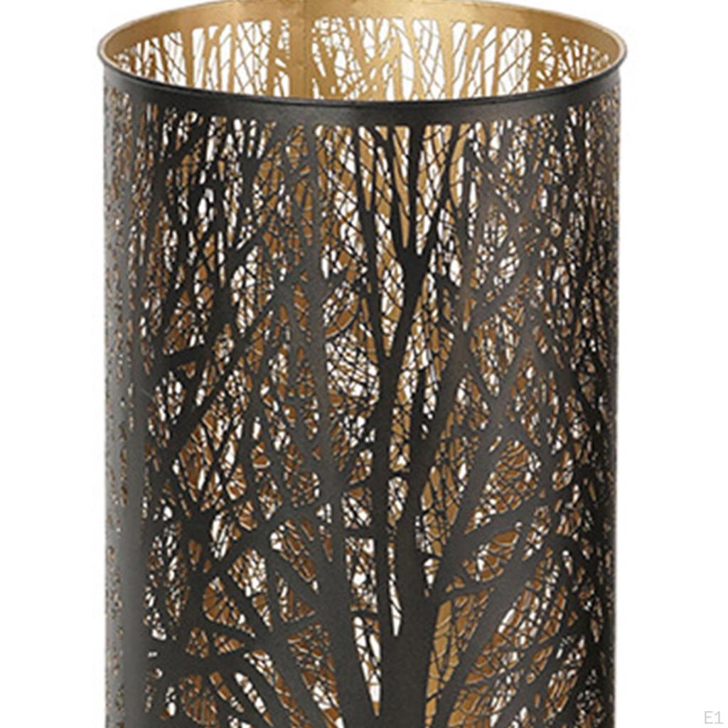 Металлический подсвечник, декоративная ваза для цветов.