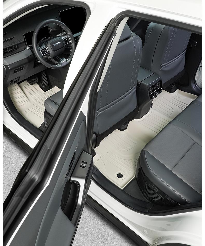 Toyota RAV4 2026 Комплект ковриков в салон и аксессуаров из ТПЭ