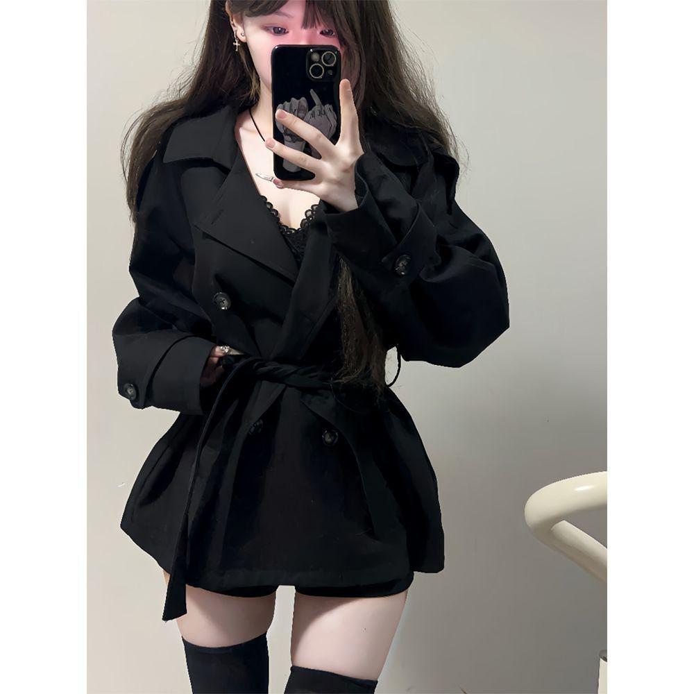 Женский маленький черный двубортный тренч - осенне-зимний стиль с акцентом на талии
