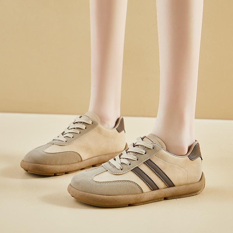 Мода 2024 года. Осенняя мода. Новые женские удобные однотонные кроссовки со шнуровкой и низким верхом. Простые дышащие кроссовки.