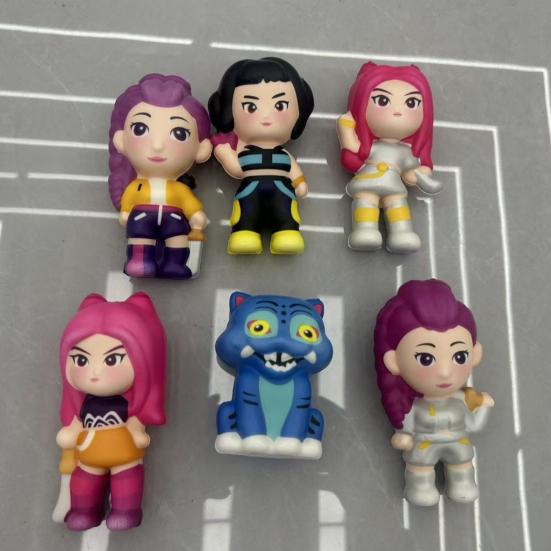 Аниме Сжимающая Игрушка Медленно Поднимающаяся Фигурка Мягкая Игрушка-Антистресс с Милым Дизайном Персонажа Портативный Гаджет для Снятия Стресса Декомпрессии для Фанатов Коллекционеров