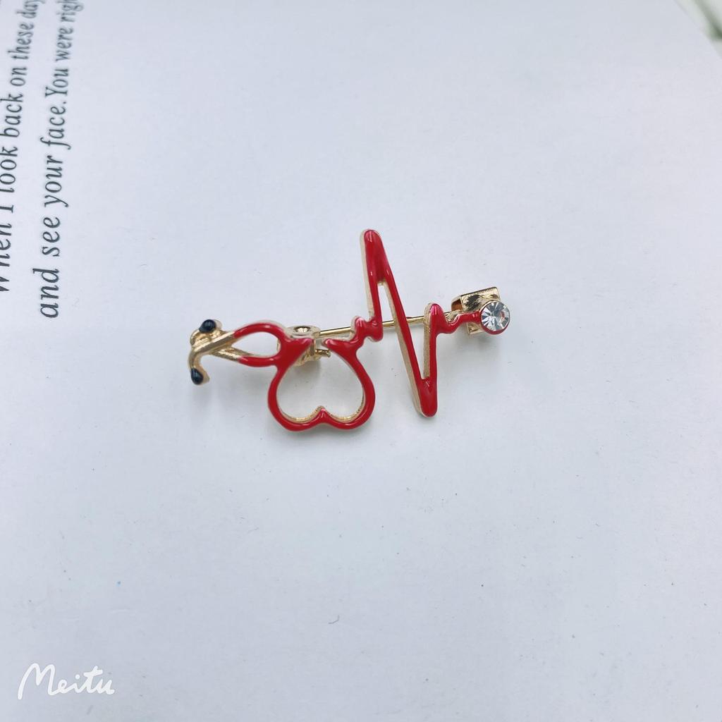 Броши для профилактики эпидемий в больнице Ухань: Мультсериал с термометрами, заботливыми врачами, медсестрами и другими креативными дизайнами.