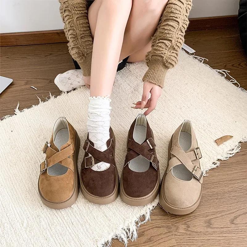 Распродажа модной женской обуви 2024 года. Модные женские туфли на плоской подошве с пряжкой. Осенние туфли из замши с круглым носком. Повседневные удобные офисные женские туфли.