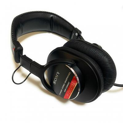 Sony Проводные закрытые студийные мониторные наушники черного цвета MDR-CD900ST