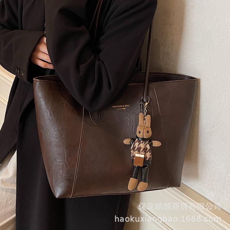 Сумка в стиле ретро премиум-класса женская осенне-зимняя 2025 популярная текстура универсальная наплечная сумка большой вместимости тоут большая сумка