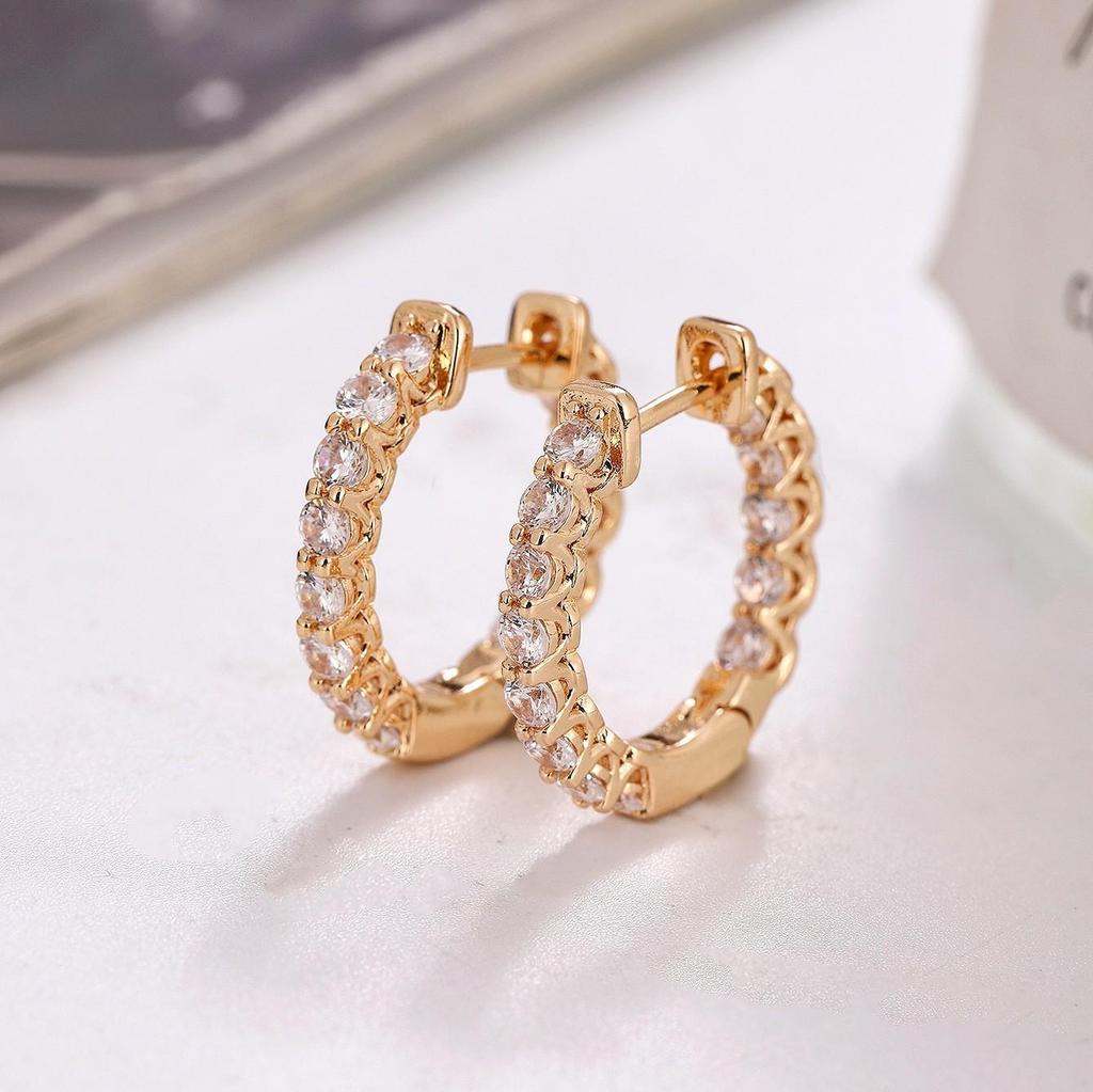 Women's Luxury Zircon Round Stud Earrings - Elegant, Lightweight Diamond-Style Ear Clips for a Versatile Look.