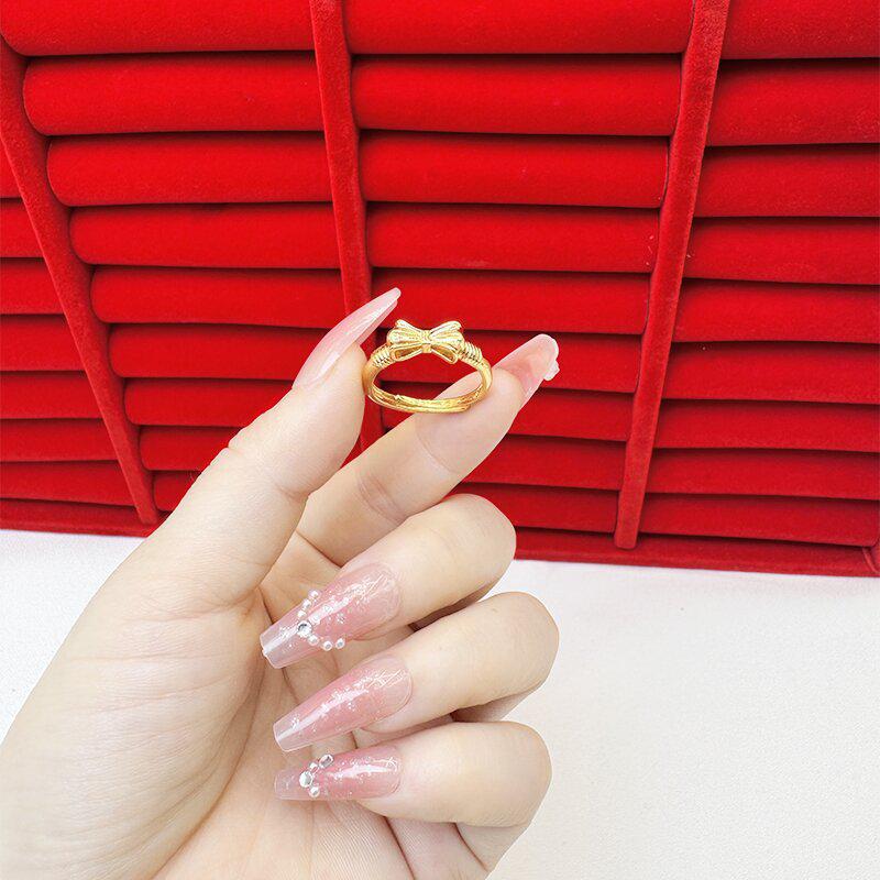 Изысканное открытое кольцо цвета песка и золота для женщин: Высококачественный нишевый дизайн, легкий роскошный стиль, стойкий цвет, имитация золота.